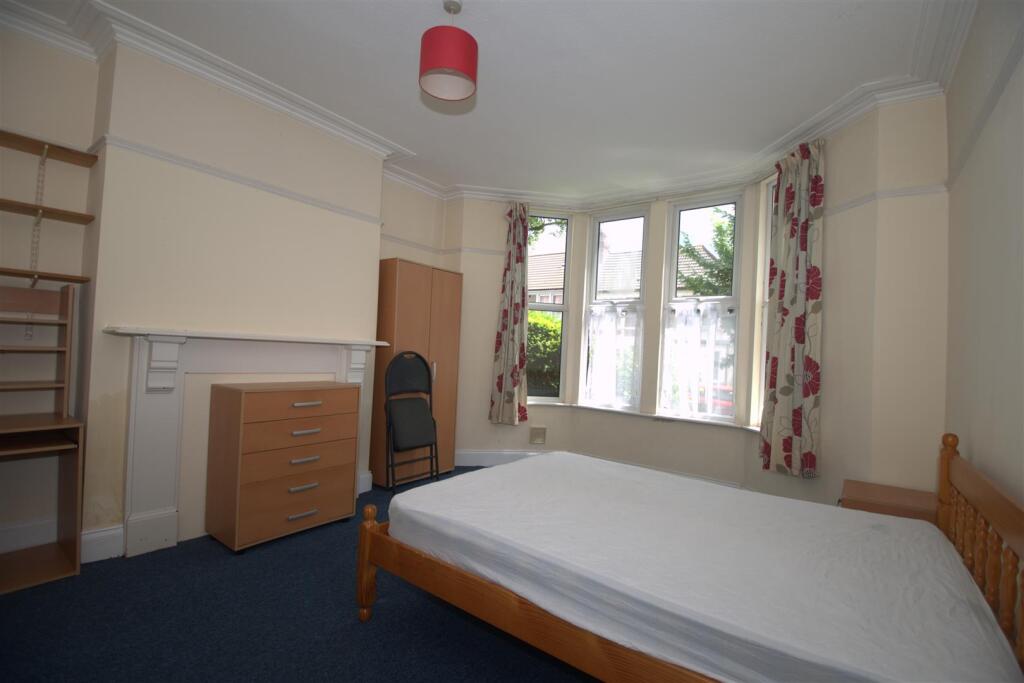 5 bed Mid Terraced House for rent in Stapleton. From Kendall Harper - Bishopston