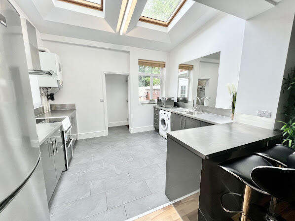 5 bed Mid Terraced House for rent in Coventry. From Lettuce Property Management - Coventry