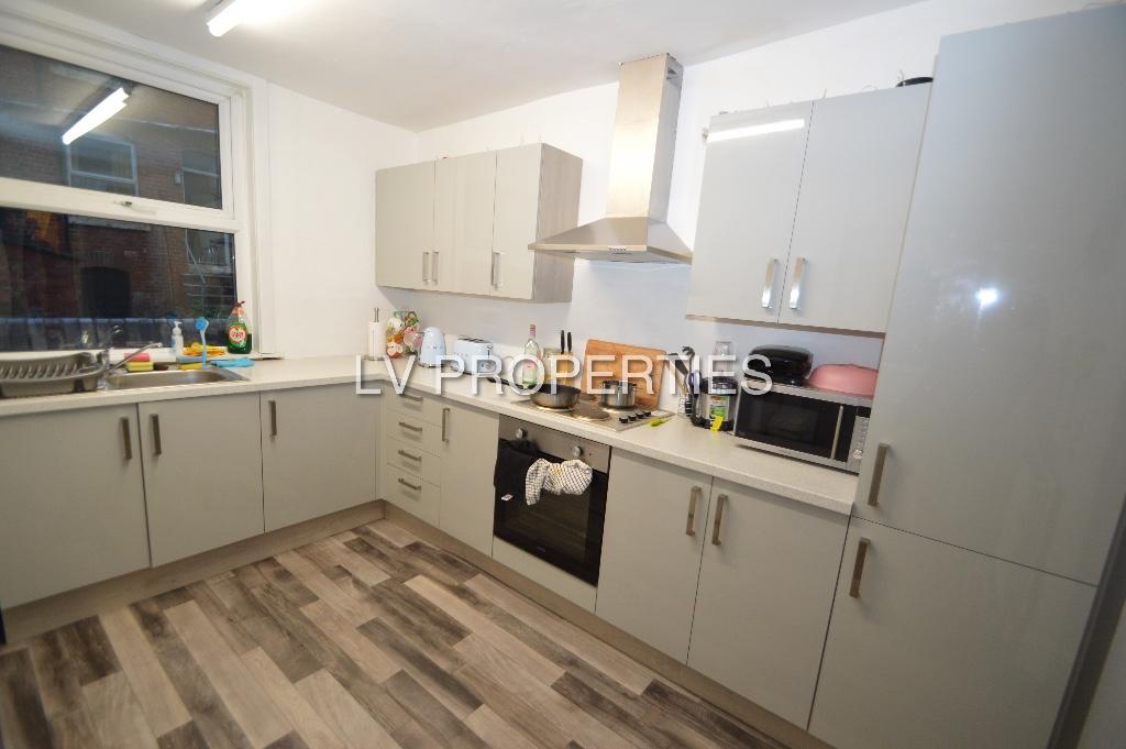 6 bed Mid Terraced House for rent in Leeds. From LV Properties - LS6