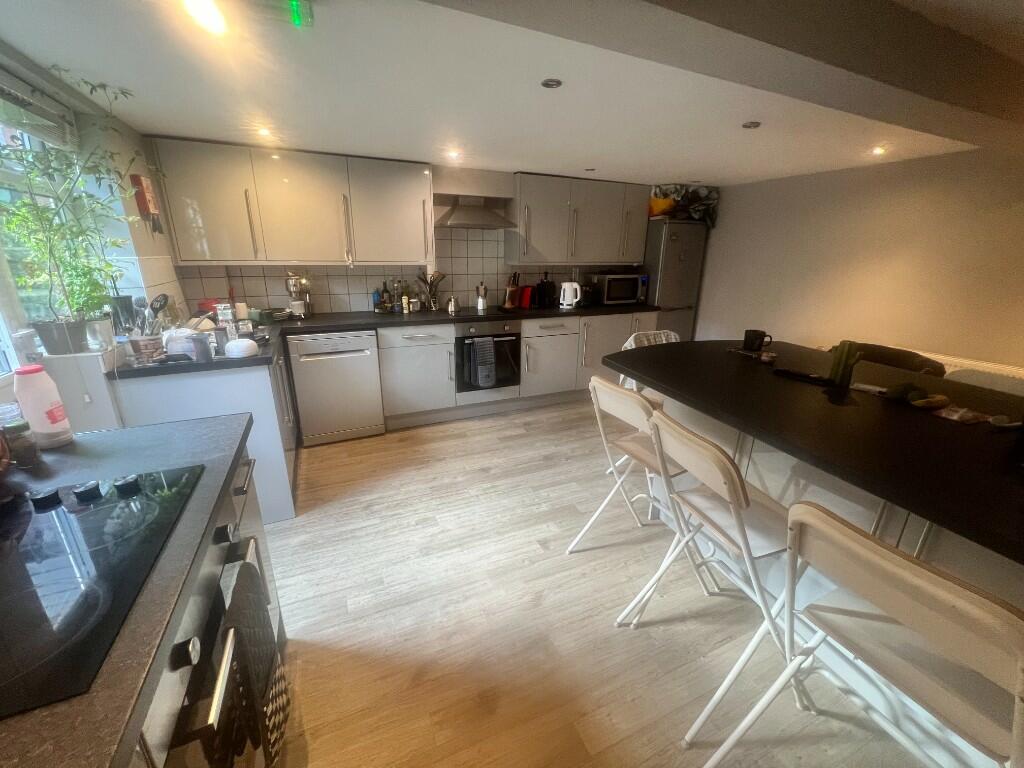 7 bed Mid Terraced House for rent in Leeds. From LV Properties - LS6