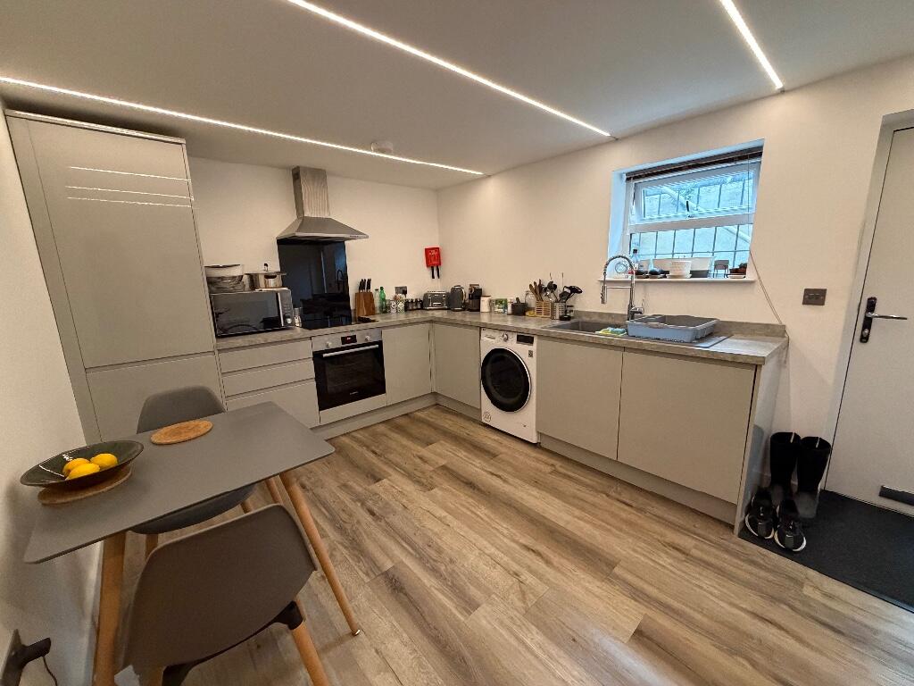 1 bed Mid Terraced House for rent in Leeds. From LV Properties - LS6 1 bed Mid Terraced House for rent in Leeds. From LV Properties - LS6