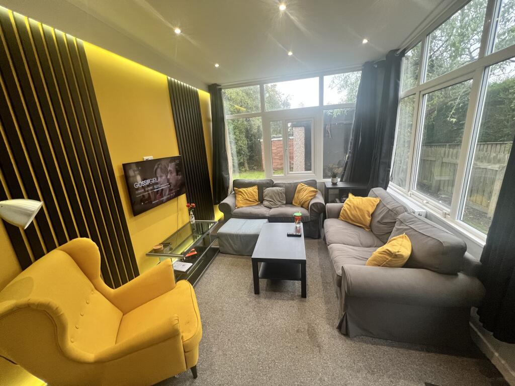 4 bed Semi Detached for rent in Leeds. From LV Properties - LS6