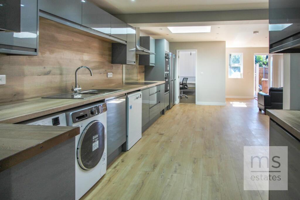 5 bed Mid Terraced House for rent in Nottingham. From M-S Estates - Nottingham 5 bed Mid Terraced House for rent in Nottingham. From M-S Estates - Nottingham