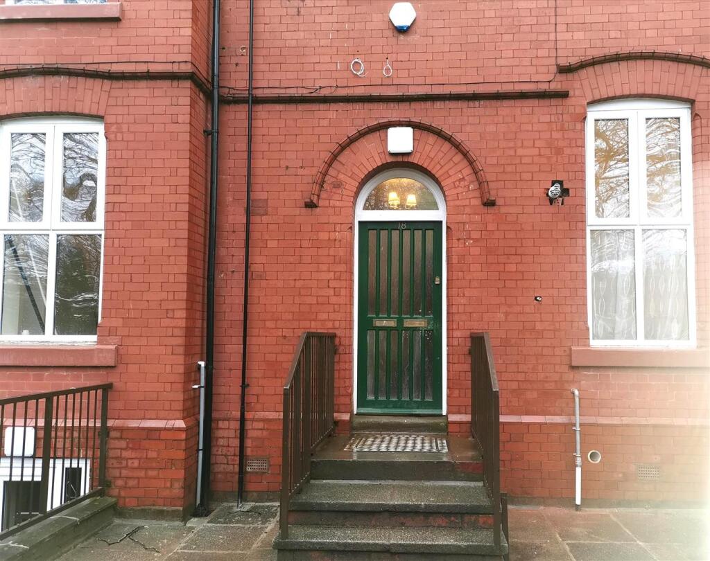 2 bed Duplex for rent in Manchester. From Main & Main - Heald Green 2 bed Duplex for rent in Manchester. From Main & Main - Heald Green