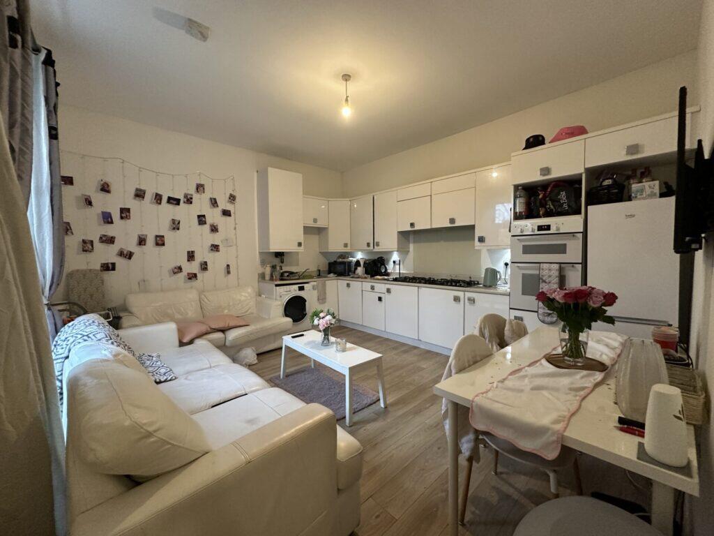 5 bed Duplex for rent in Manchester. From Manchester Rent A Home - Fallowfield