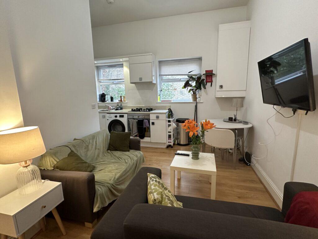 3 bed Apartment for rent in Manchester. From Manchester Rent A Home - Fallowfield 3 bed Apartment for rent in Manchester. From Manchester Rent A Home - Fallowfield