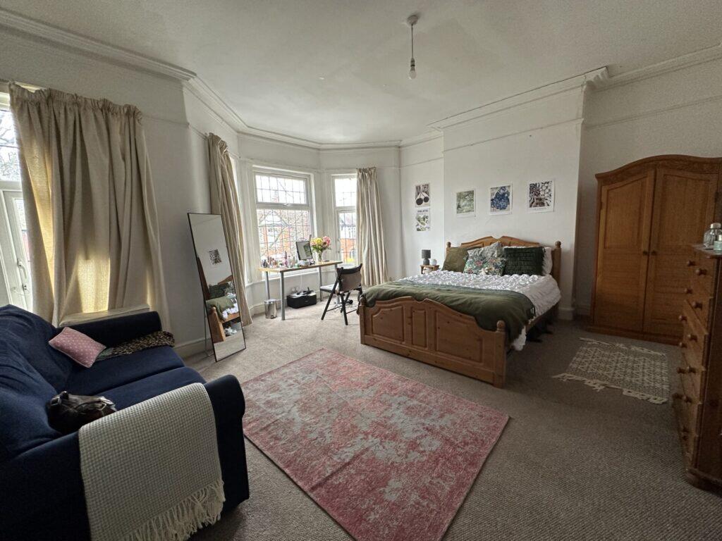 9 bed Mid Terraced House for rent in Gatley. From Manchester Rent A Home - Fallowfield