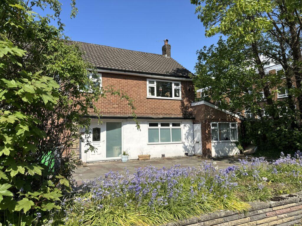 8 bed Detached for rent in Gatley. From Manchester Rent A Home - Fallowfield