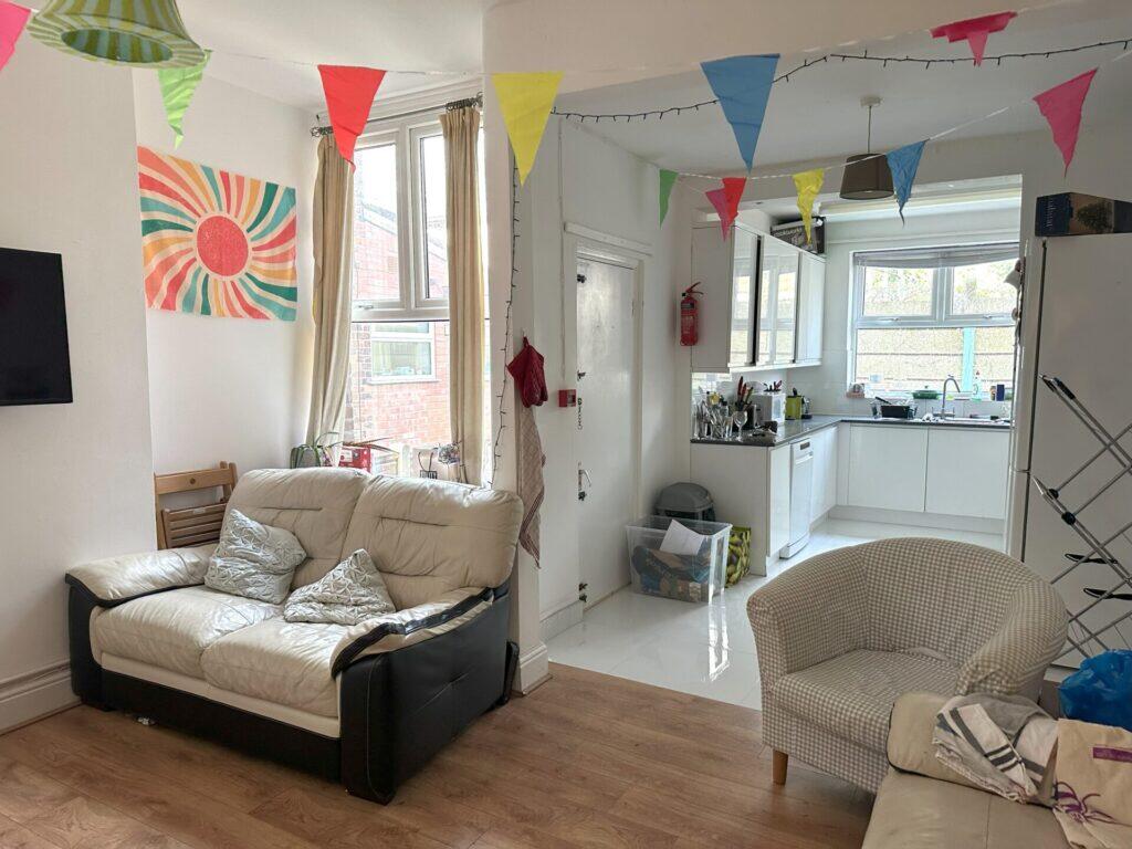 5 bed Semi Detached for rent in Gatley. From Manchester Rent A Home - Fallowfield