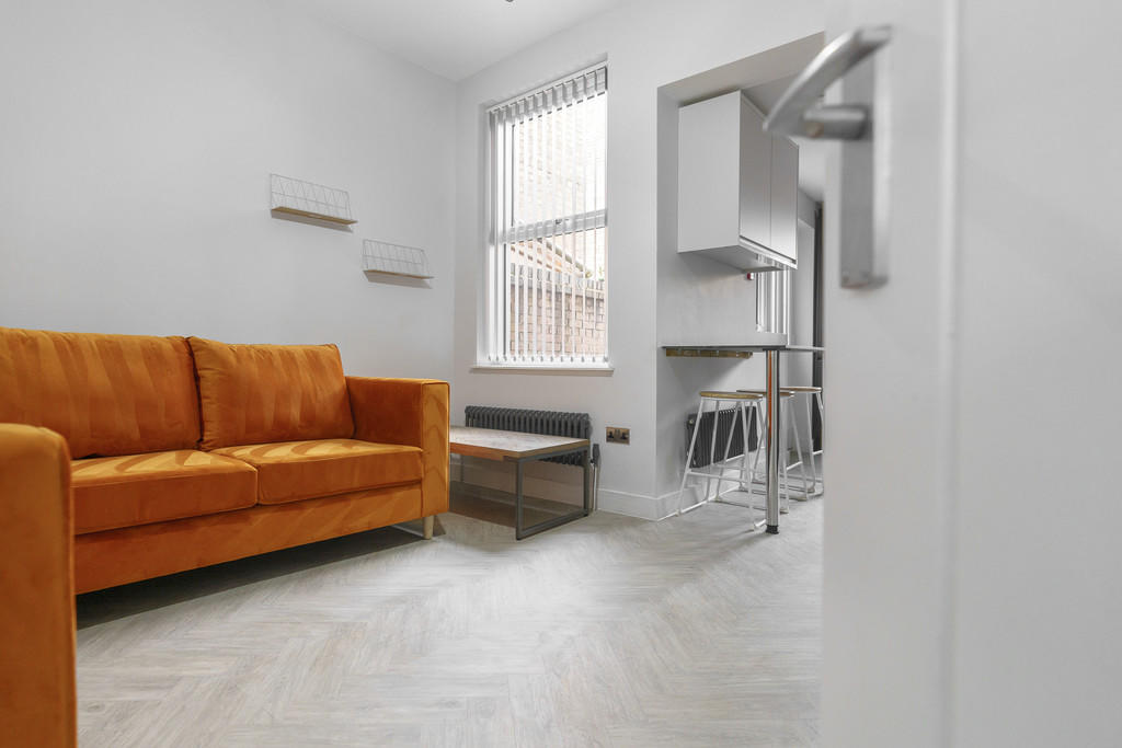 5 bed Mid Terraced House for rent in Liverpool. From MCR Move - Manchester