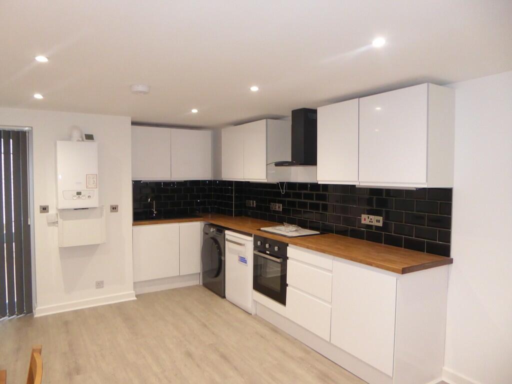 5 bed End of Terrace for rent in Liverpool. From MCR Move - Manchester