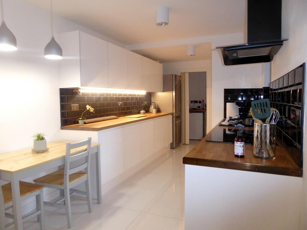5 bed Mid Terraced House for rent in Liverpool. From MCR Move - Manchester 5 bed Mid Terraced House for rent in Liverpool. From MCR Move - Manchester