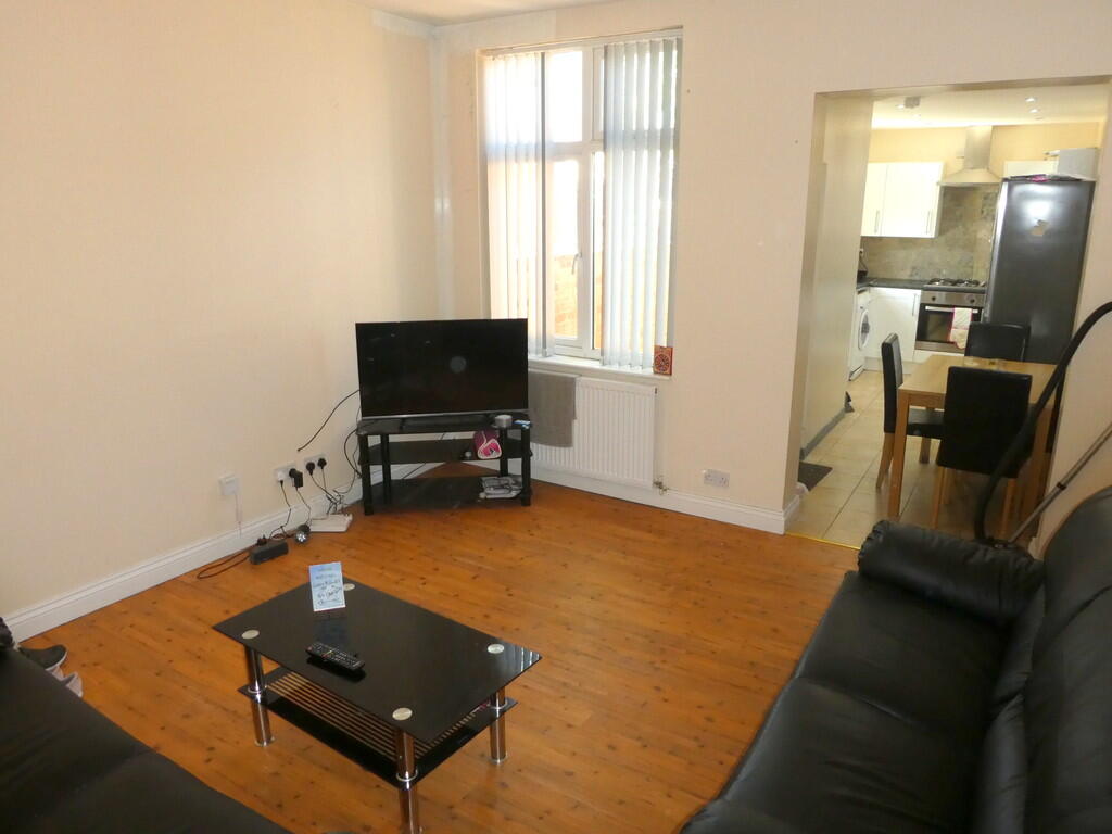 3 bed Mid Terraced House for rent in Manchester. From MCR Move - Manchester