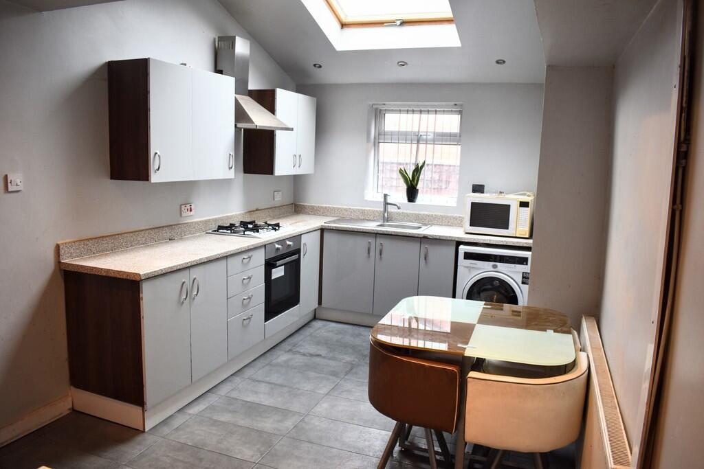 3 bed Mid Terraced House for rent in Manchester. From MCR Move - Manchester