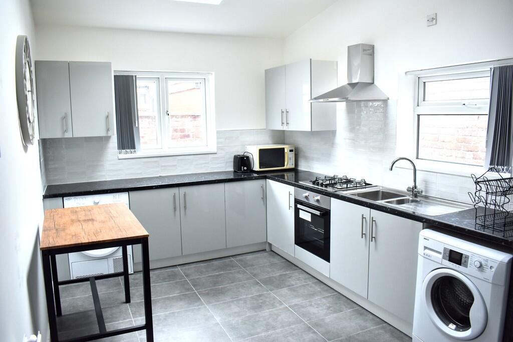 3 bed Mid Terraced House for rent in Manchester. From MCR Move - Manchester