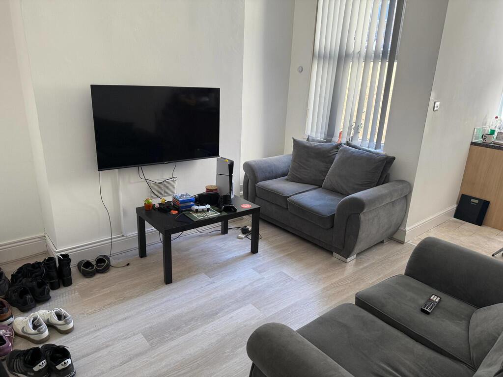 4 bed Mid Terraced House for rent in Liverpool. From MCR Move - Manchester