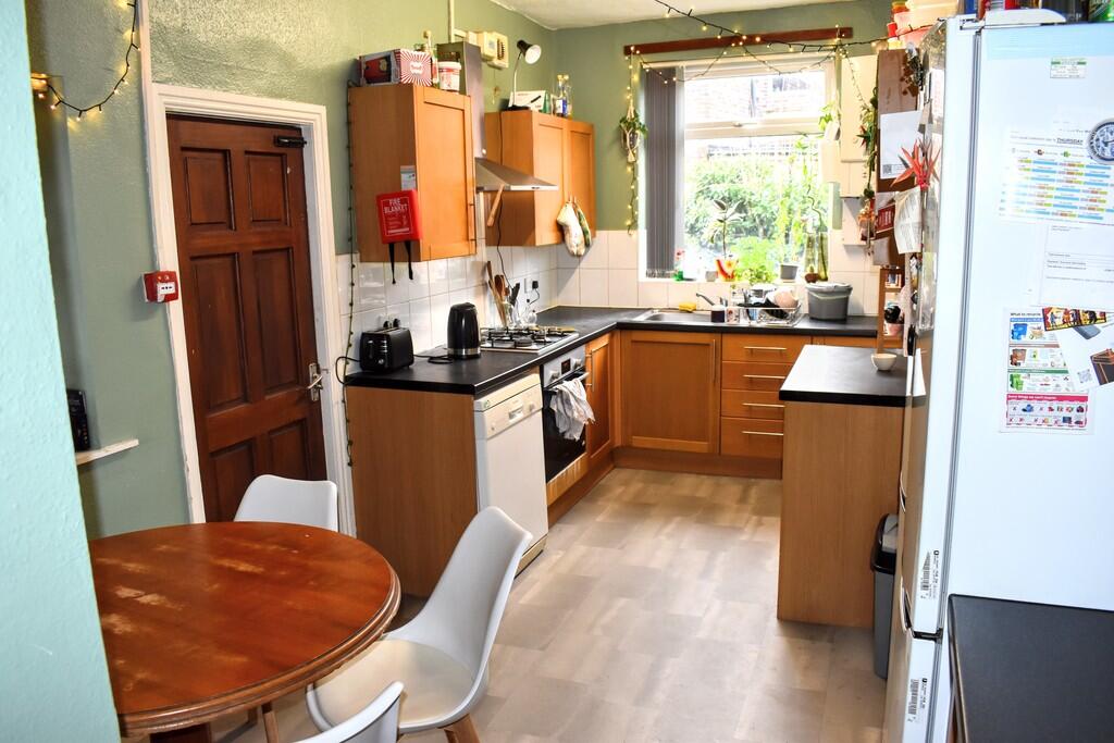6 bed Mid Terraced House for rent in Manchester. From MCR Move - Manchester