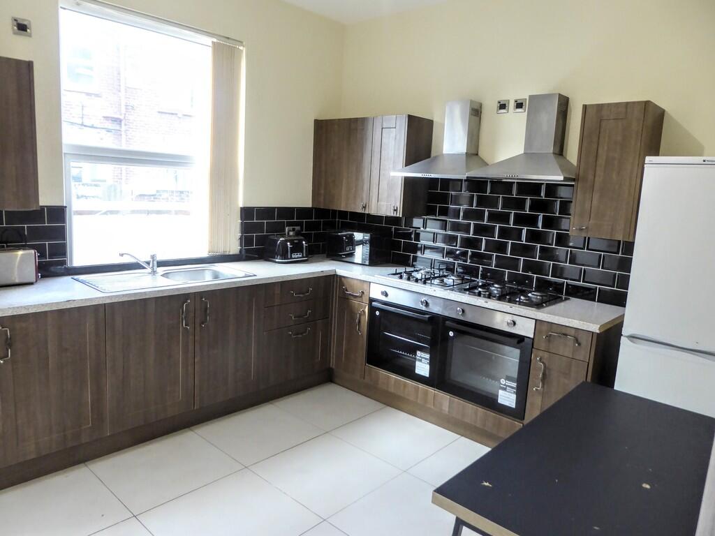 6 bed End of Terrace for rent in Salford. From MCR Move - Manchester