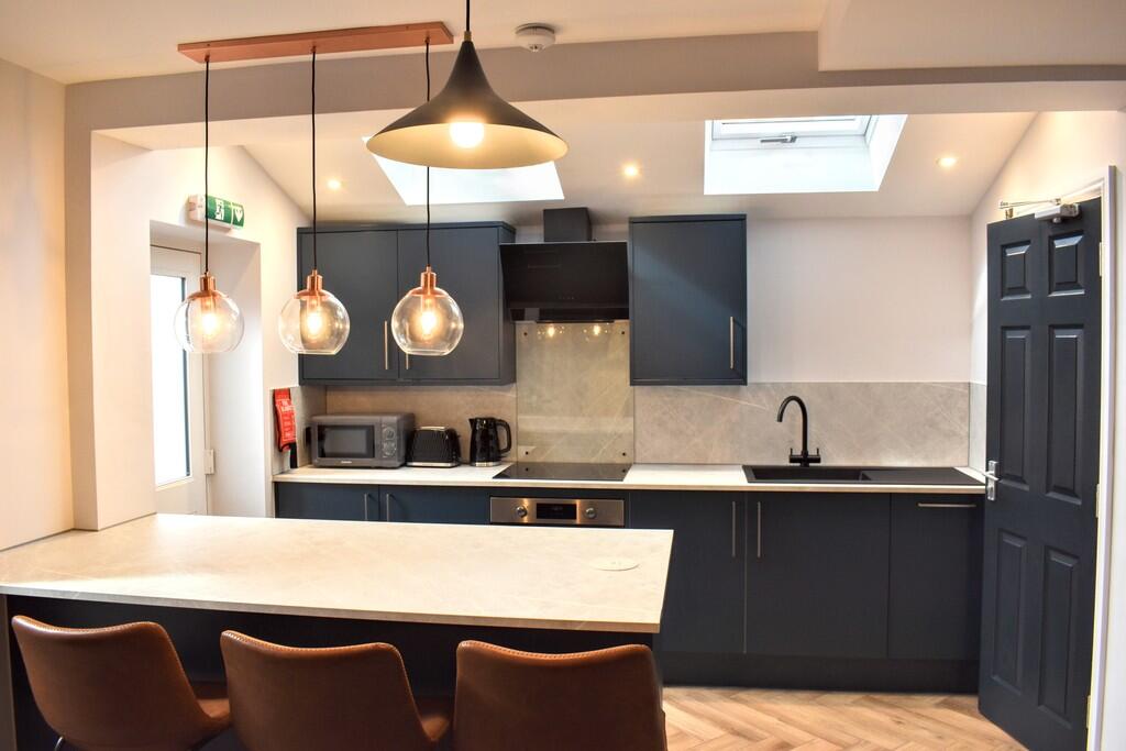 5 bed Semi Detached for rent in Manchester. From MCR Move - Manchester