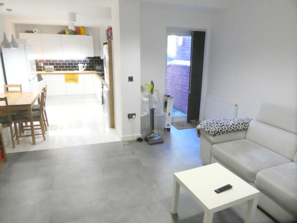 6 bed Mid Terraced House for rent in Manchester. From MCR Move - Manchester 6 bed Mid Terraced House for rent in Manchester. From MCR Move - Manchester