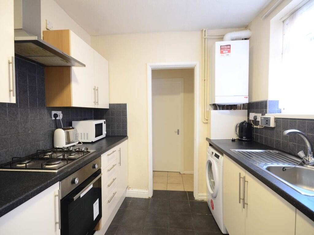 4 bed Mid Terraced House for rent in Liverpool. From MCR Move - Manchester
