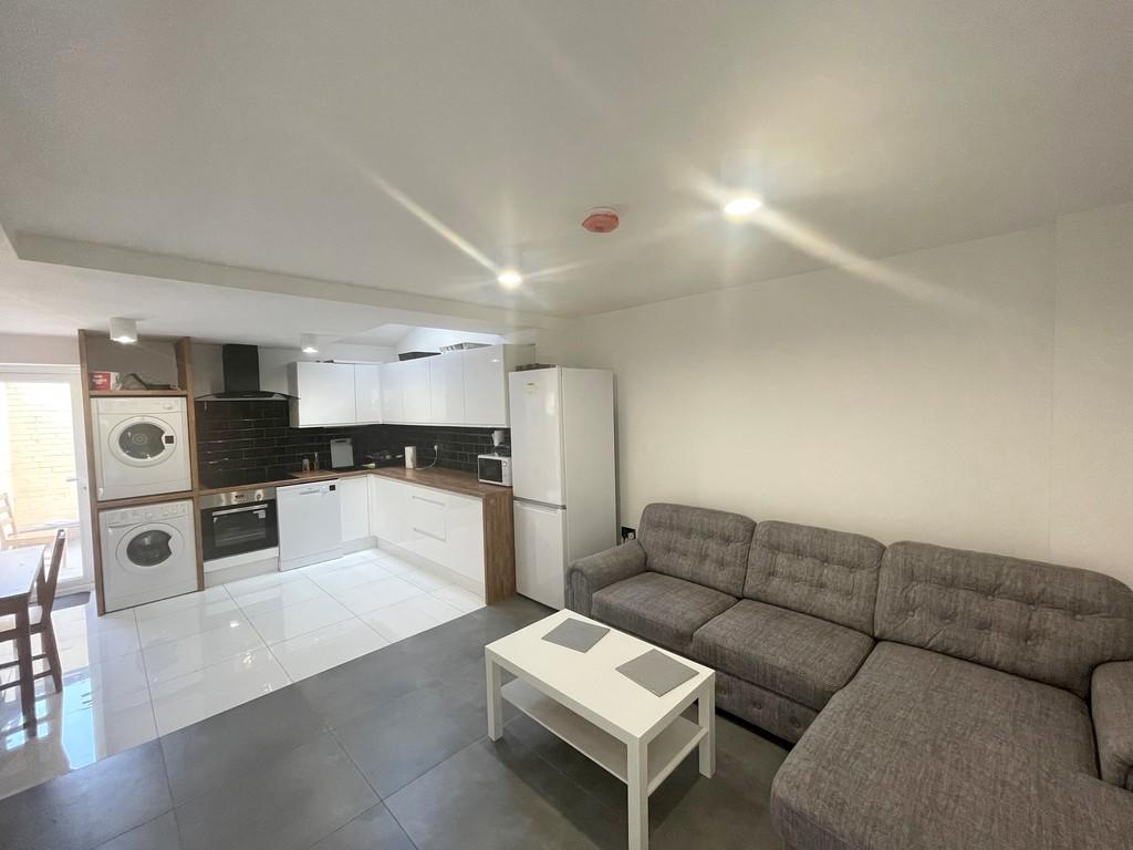 5 bed End of Terrace for rent in Liverpool. From MCR Move - Manchester