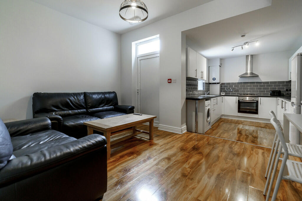 5 bed Mid Terraced House for rent in Liverpool. From MCR Move - Manchester