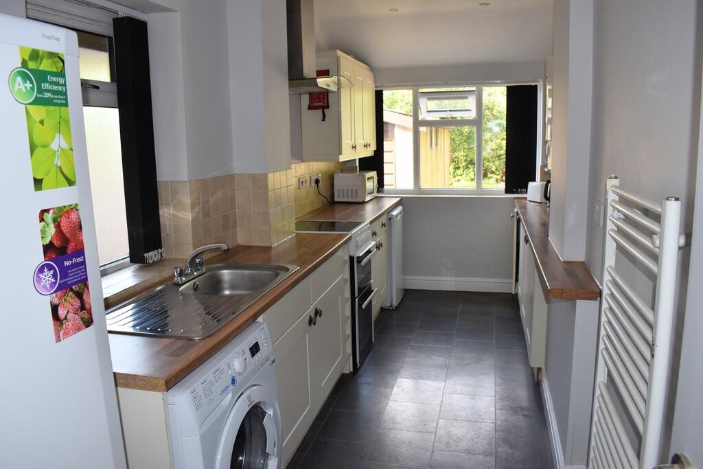 5 bed Semi Detached for rent in Manchester. From MCR Move - Manchester