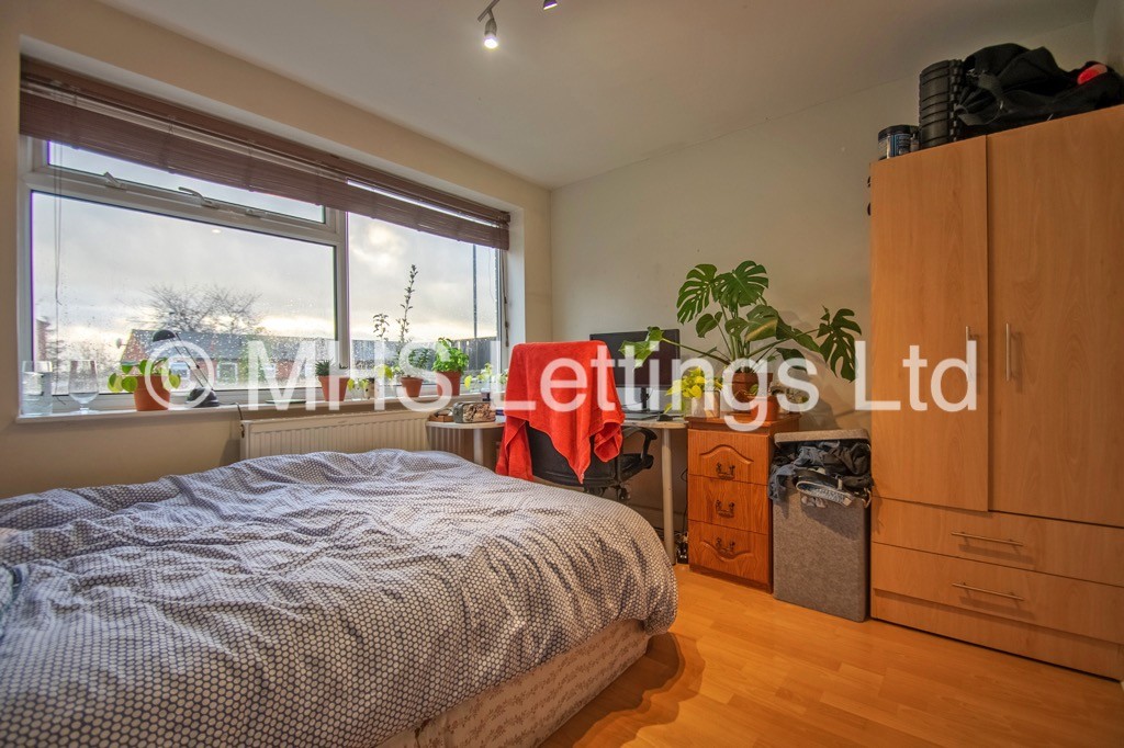 4 bed Mid Terraced House for rent in Leeds. From MHS Lettings - Leeds