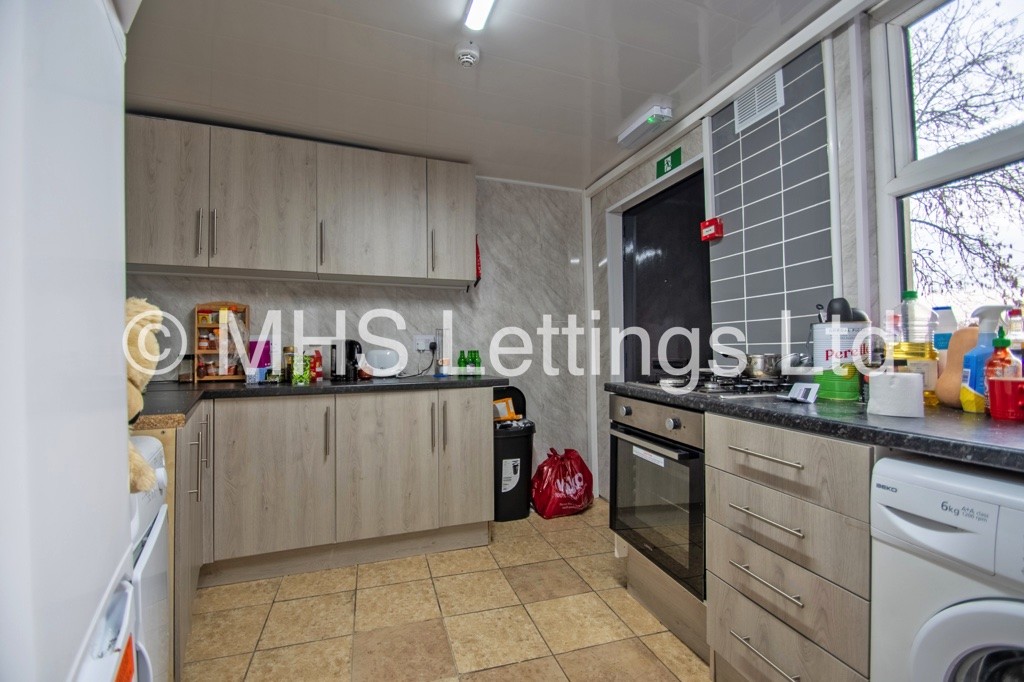 4 bed End of Terrace for rent in Leeds. From MHS Lettings - Leeds 4 bed End of Terrace for rent in Leeds. From MHS Lettings - Leeds