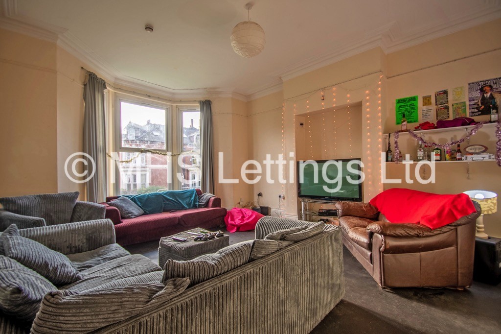 10 bed Mid Terraced House for rent in Leeds. From MHS Lettings - Leeds