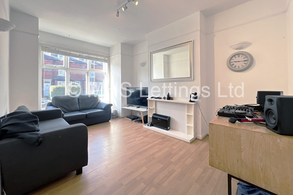 5 bed Mid Terraced House for rent in Leeds. From MHS Lettings - Leeds