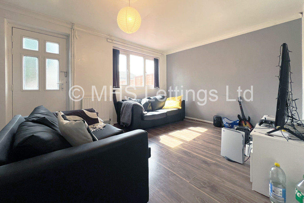 3 bed End of Terrace for rent in Leeds. From MHS Lettings - Leeds