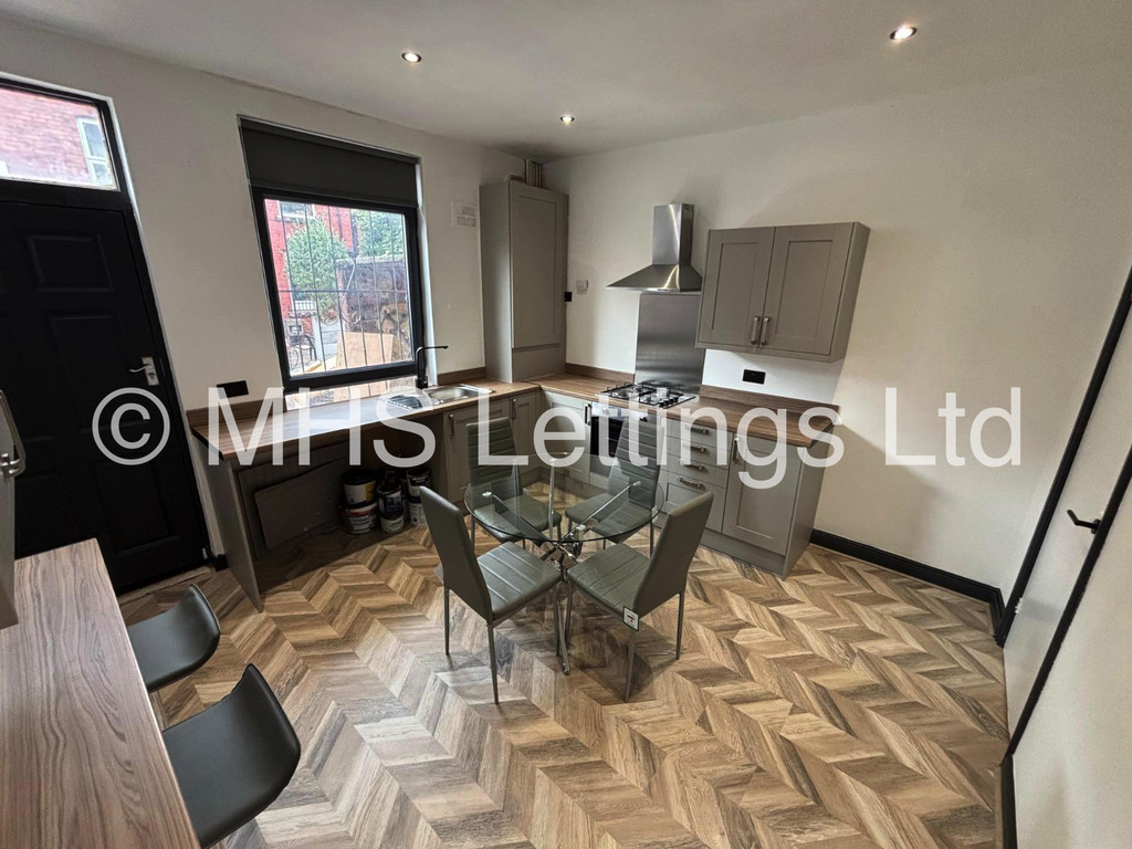 5 bed Mid Terraced House for rent in Leeds. From MHS Lettings - Leeds