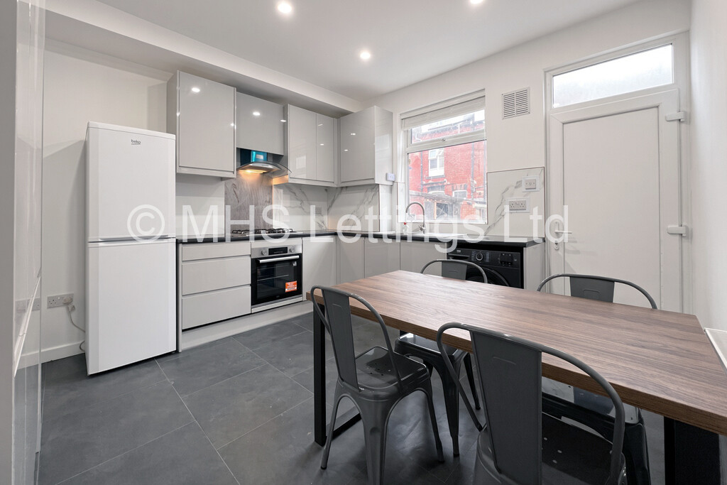 3 bed Mid Terraced House for rent in Leeds. From MHS Lettings - Leeds