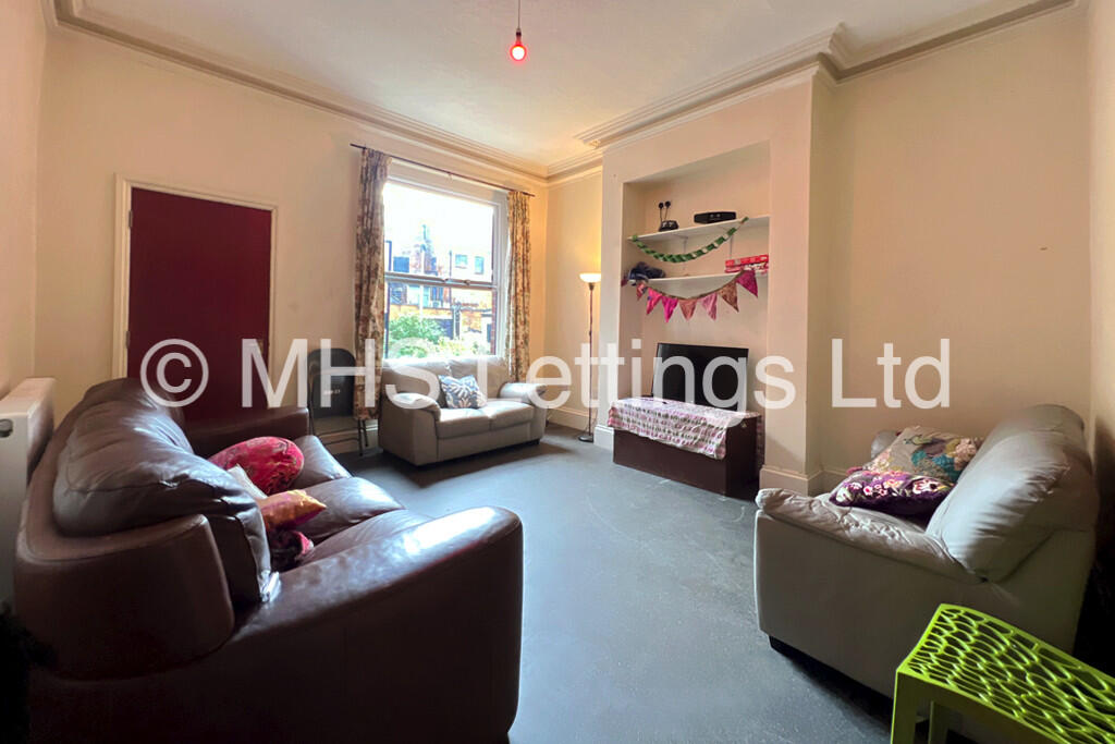 8 bed Mid Terraced House for rent in Leeds. From MHS Lettings - Leeds