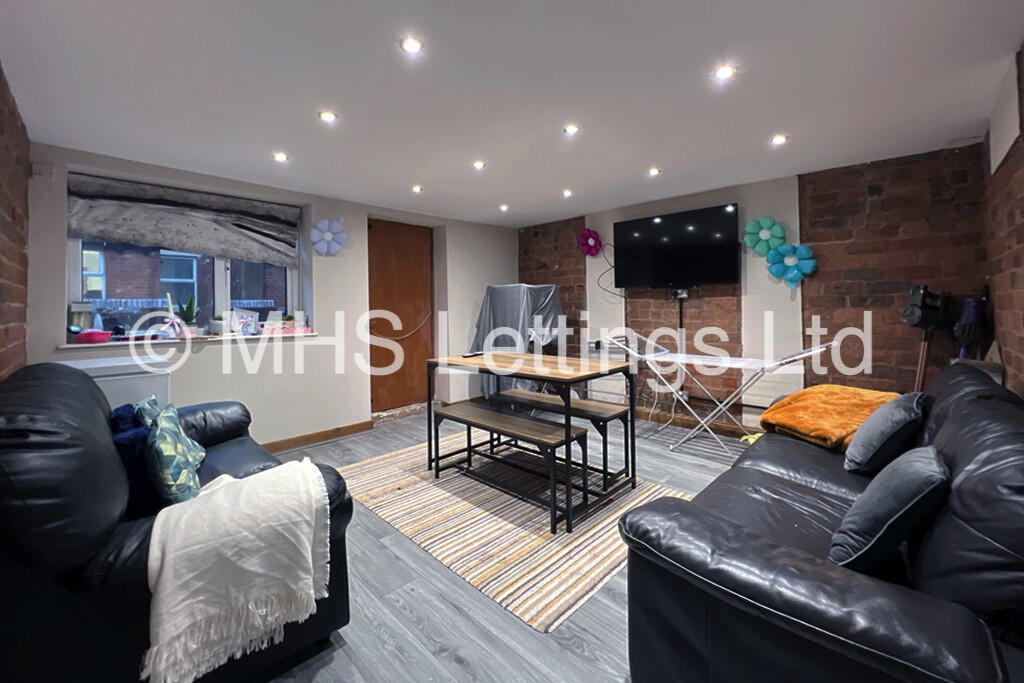 6 bed Mid Terraced House for rent in Leeds. From MHS Lettings - Leeds