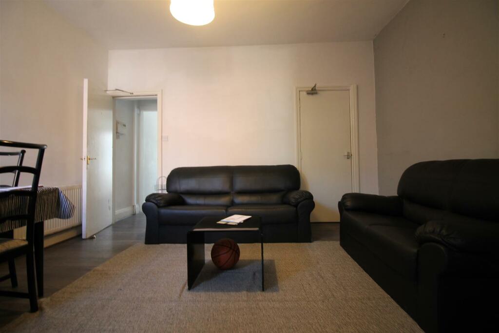 6 bed Detached for rent in Leeds. From Abode - Leeds