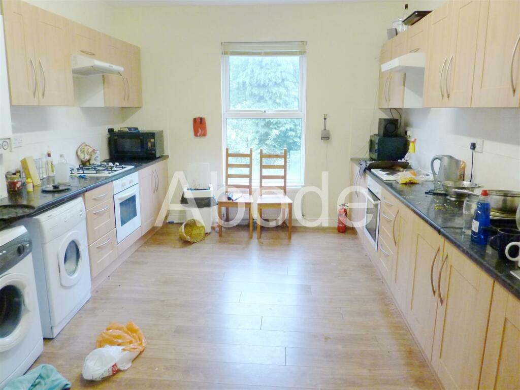 9 bed Detached for rent in Leeds. From Abode - Leeds 9 bed Detached for rent in Leeds. From Abode - Leeds