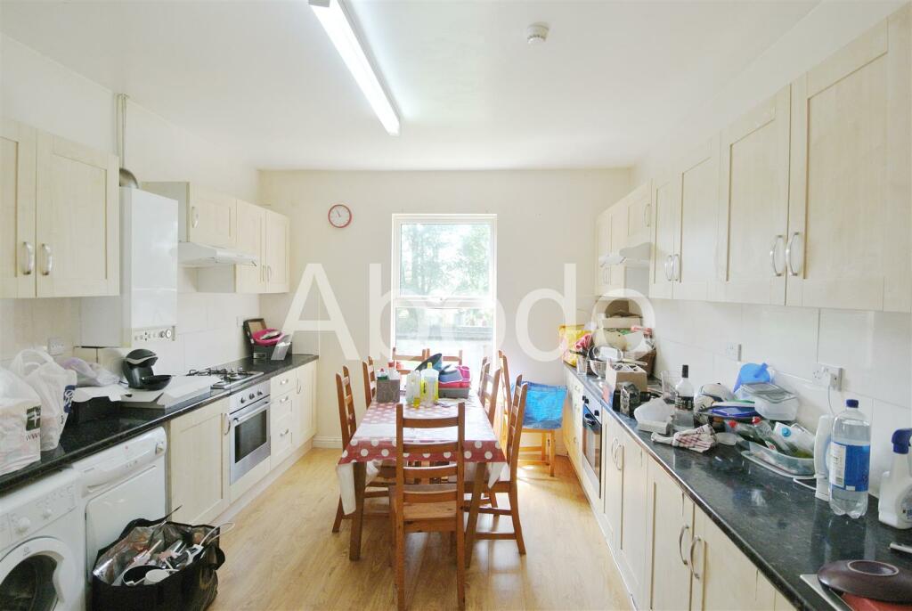 9 bed Detached for rent in Leeds. From Abode - Leeds 9 bed Detached for rent in Leeds. From Abode - Leeds