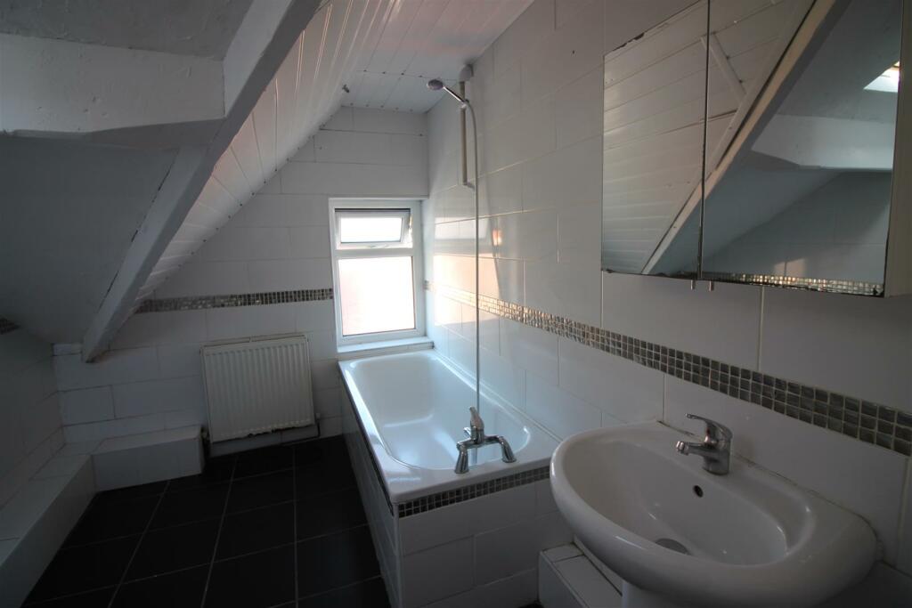 4 bed Detached for rent in Leeds. From Abode - Leeds 4 bed Detached for rent in Leeds. From Abode - Leeds