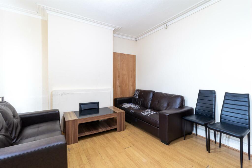 3 bed Detached for rent in Leeds. From Abode - Leeds