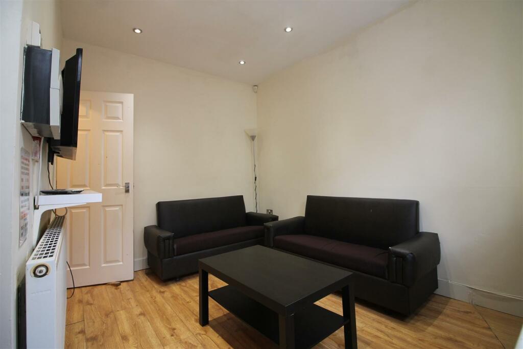 3 bed Detached for rent in Leeds. From Abode - Leeds 3 bed Detached for rent in Leeds. From Abode - Leeds