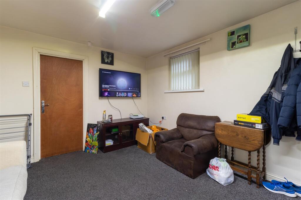3 bed 1st Floor Flat for rent in Leeds. From Abode - Leeds 3 bed 1st Floor Flat for rent in Leeds. From Abode - Leeds