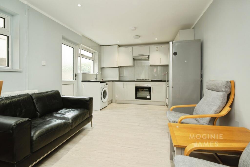 5 bed Mid Terraced House for rent in Cardiff. From Moginie James - Cyncoed