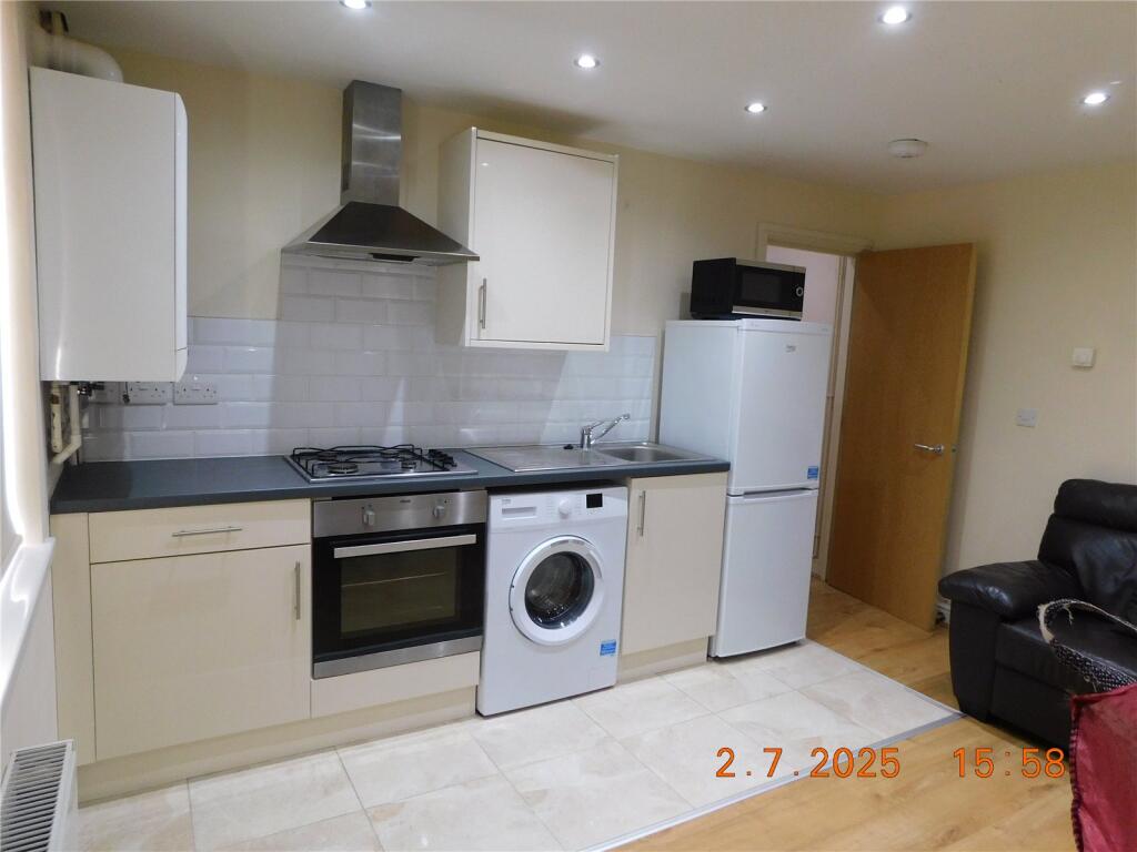 1 bed 1st Floor Flat for rent in Cardiff. From Moginie James - Roath