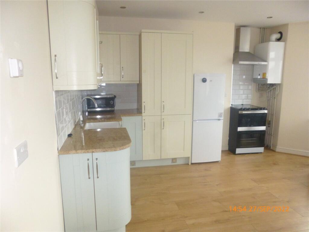 2 bed 1st Floor Flat for rent in Cardiff. From Moginie James - Roath