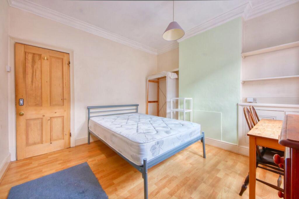 3 bed Mid Terraced House for rent in Leicester. From Barkers - Leicester