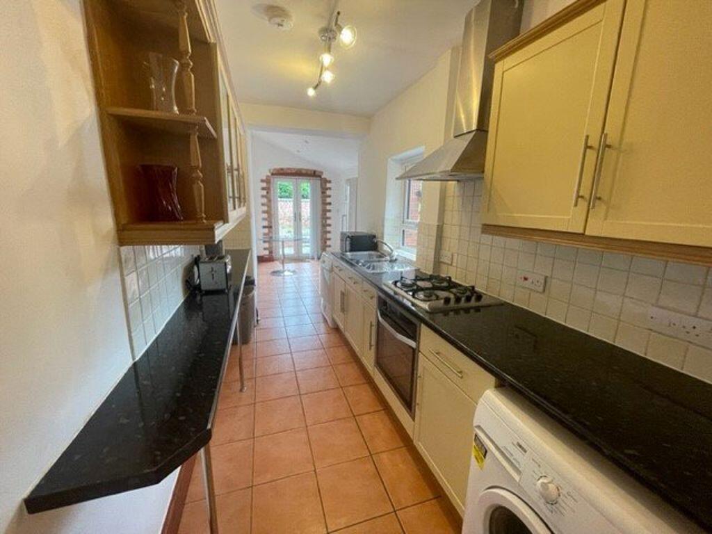 3 bed Mid Terraced House for rent in Leicester. From Barkers - Leicester