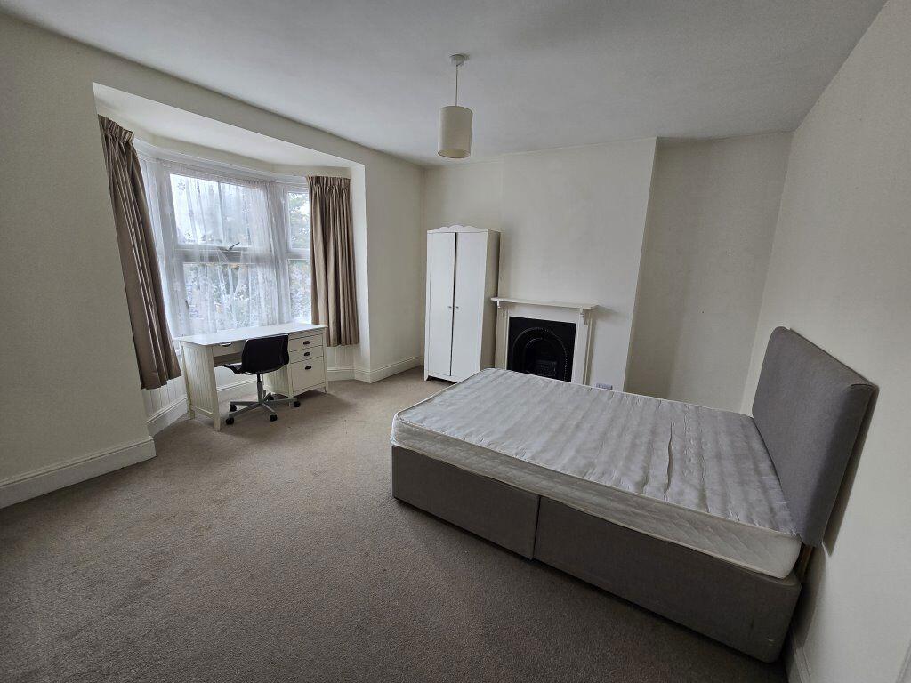 4 bed Mid Terraced House for rent in Leicester. From Barkers - Leicester